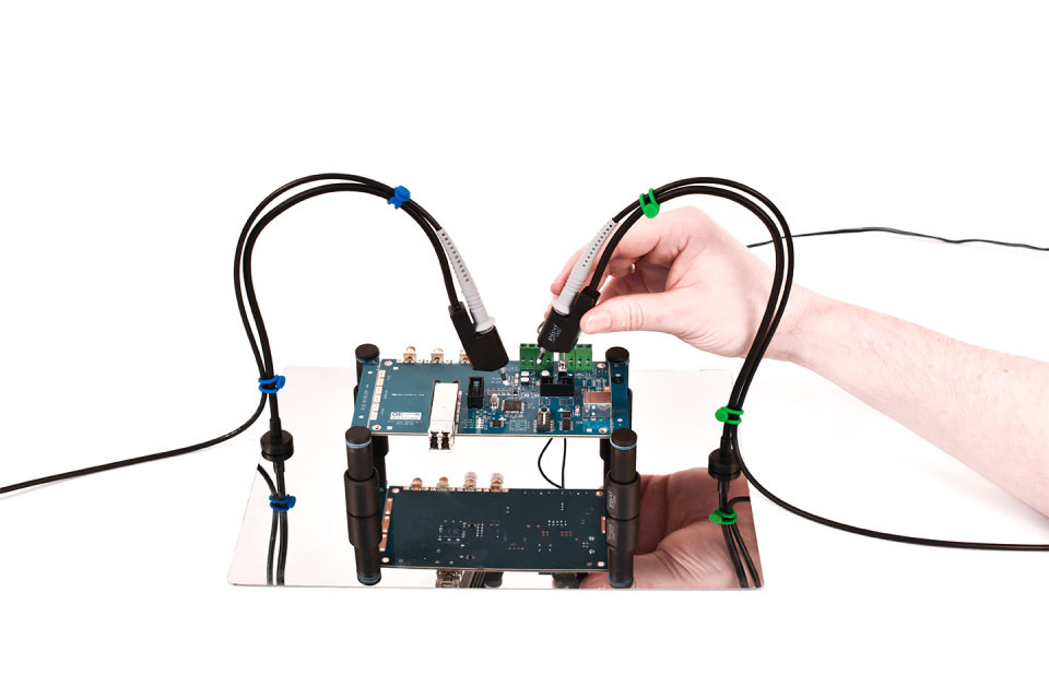 Probe holder kit with 4 x P2056 500 MHz probes